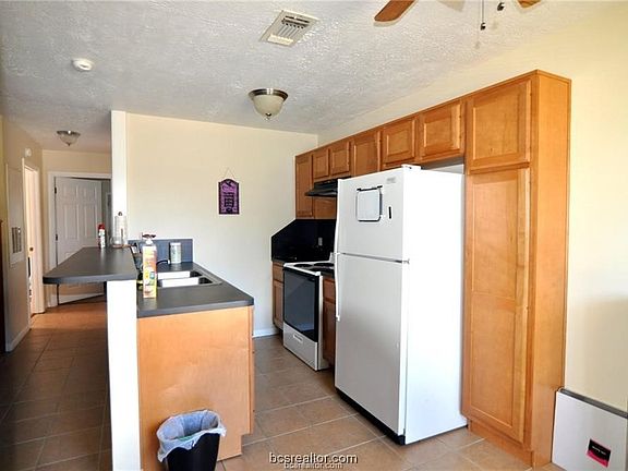 2nd image of 805 Llano Pl