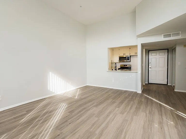 315 Virgil — Photo 11