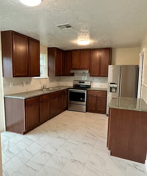 10831 Langdon Ln — Photo 2