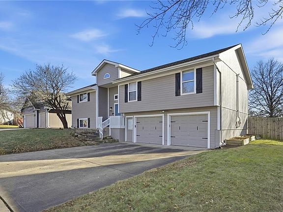 3rd image of 709 Feldspar St