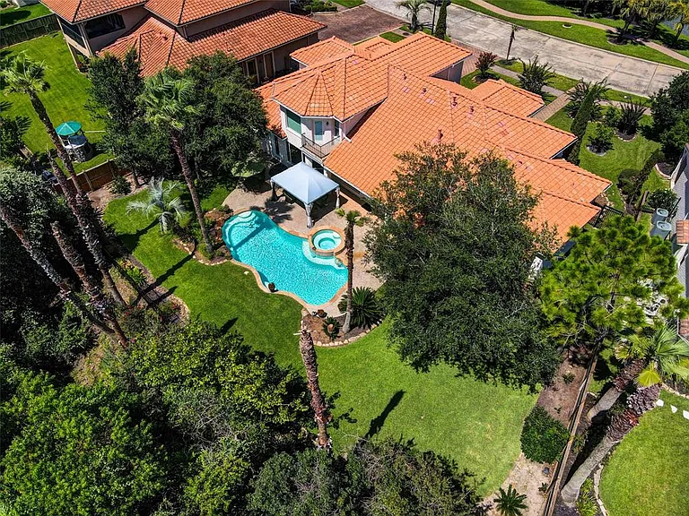 18623 Windsor Lakes Dr — Photo 25