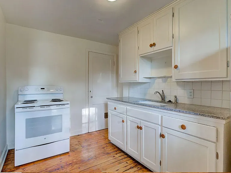 7226 Wyandotte St #7226 — Photo 7