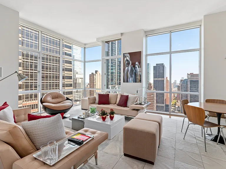 60 E 55th St #Penthouse 2 — Photo 1