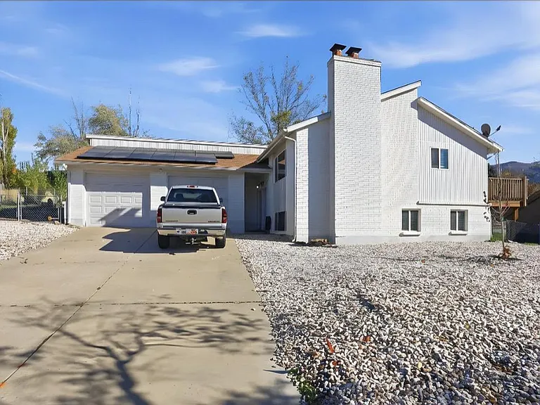 3306 N Fairfield Rd — Photo 9