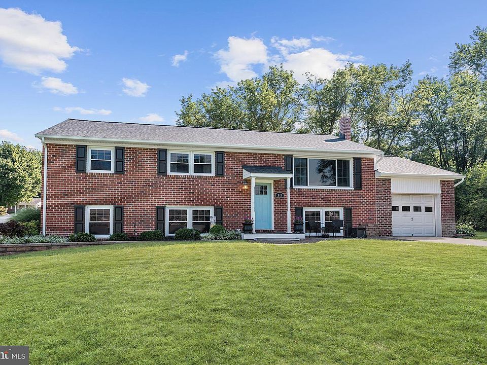 1st image of 303 Cass Ct