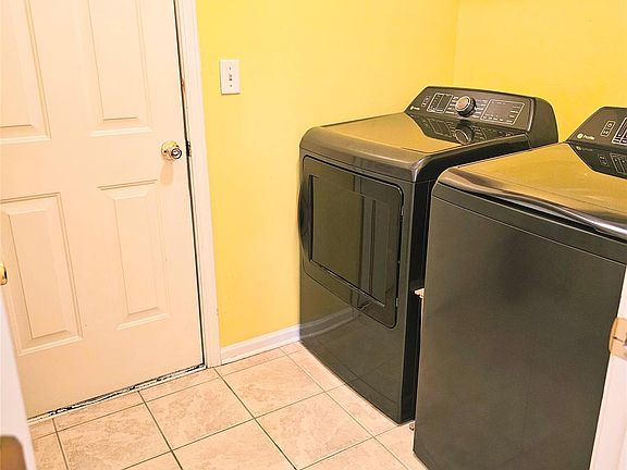 4th image of 4022 Meadowview Hills Dr