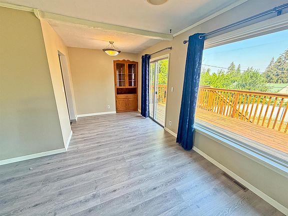 5th image of 4009 E Pratt Ave