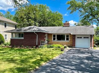 611 Greenwood Rd, Glenview, IL 60025