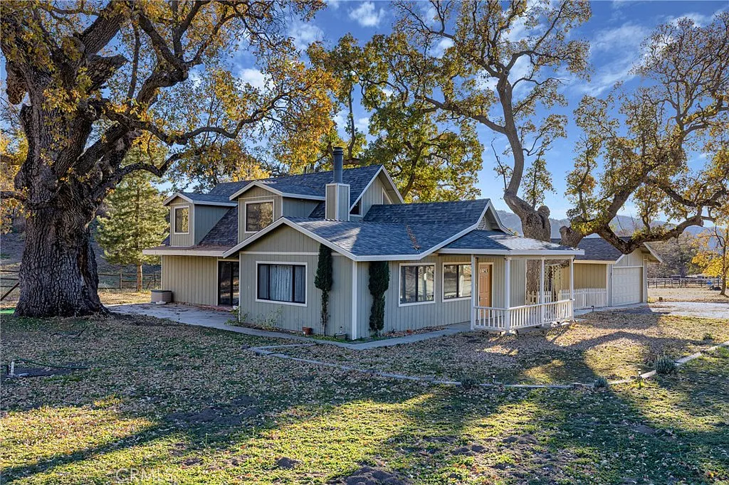 27900 Bear Valley Rd photo 1
