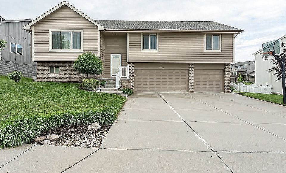 1st image of 4810 N 175th St
