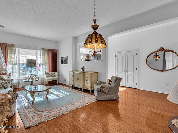 4th image of 26 Gardenways Court