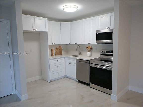 4th image of 801 NE 199th St APT 108-10