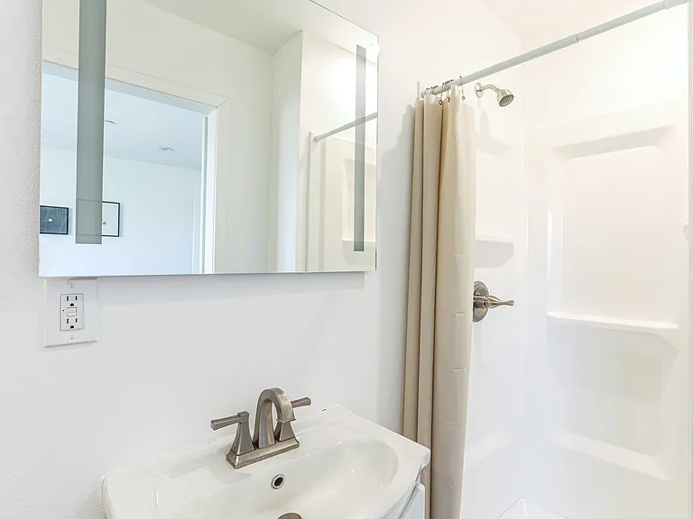 1620 W 35th Pl — Photo 15