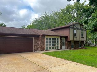 904 Fort Henry Rd, Belleville, IL 62221