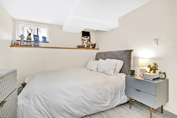 Rented by Halvatzis Realty | media 41
