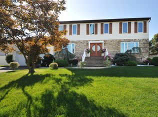 8 Cornell Ave, Monroe Township, NJ 08831