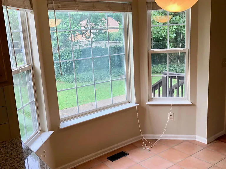 Breakfast room area