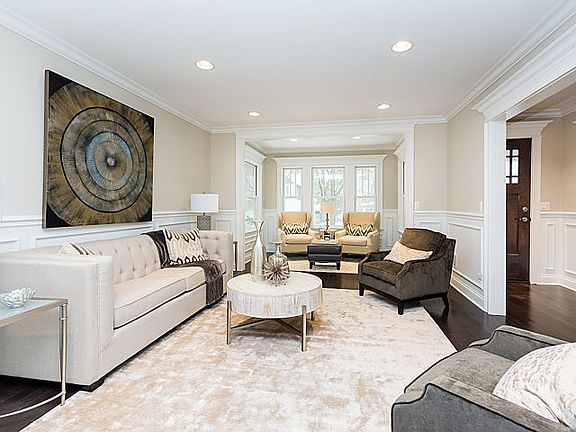 4th image of 523 Woodbine Ave