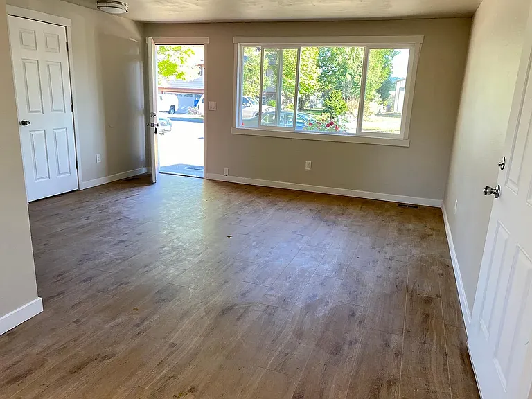 14505 E 18th Ave — Photo 7