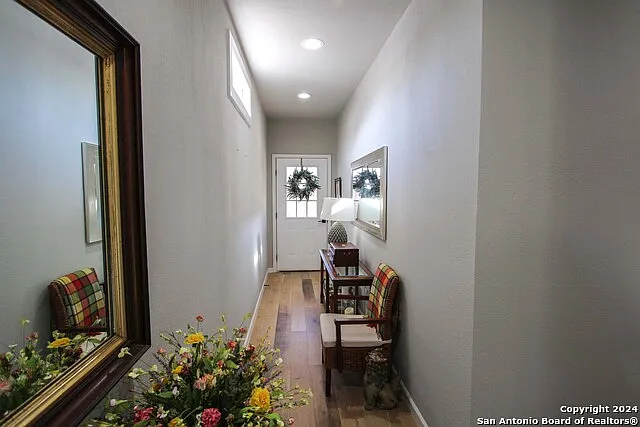 711 W Lullwood Ave — Photo 5