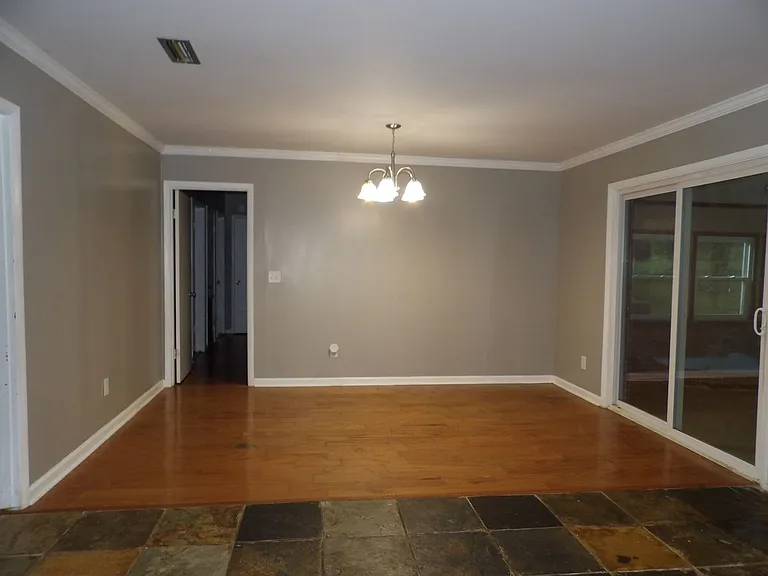 220 Yellowleaf Dr — Photo 5