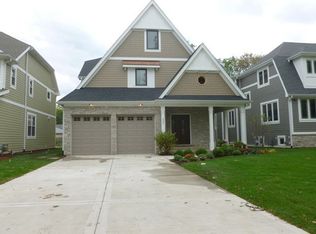 265 Blackhawk Rd, Riverside, IL 60546