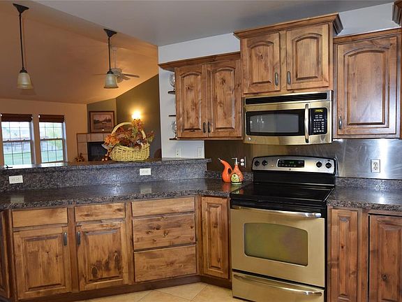 5th image of 71 Flagstone Dr