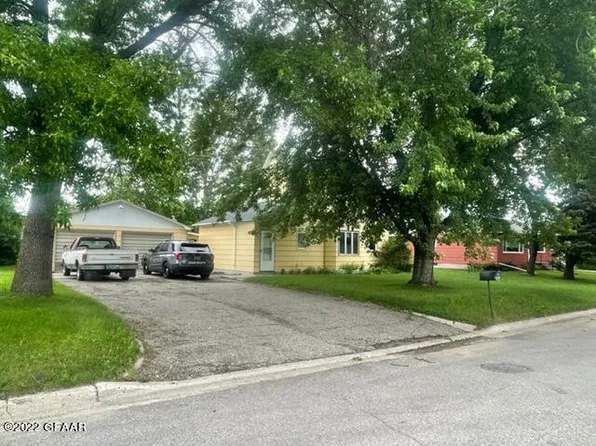 409 Hobbs St W, Park River, ND 58270