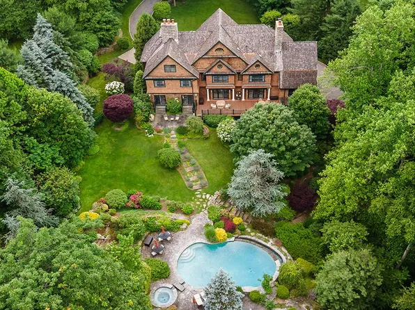 50 Carolyn Pl, Chappaqua, NY 10514