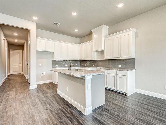 4th image of 6548 Iron Horse Blvd