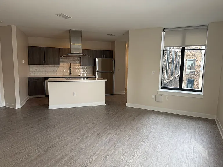 65 W Broad St — Photo 91