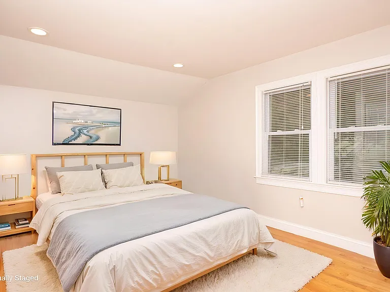 592 Poplar St — Photo 8