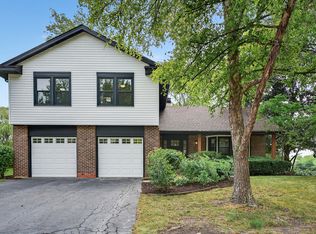 3961 Whispering Trails Dr, Hoffman Estates, IL 60192