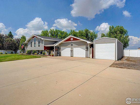 3rd image of 3228 Grand View Dr