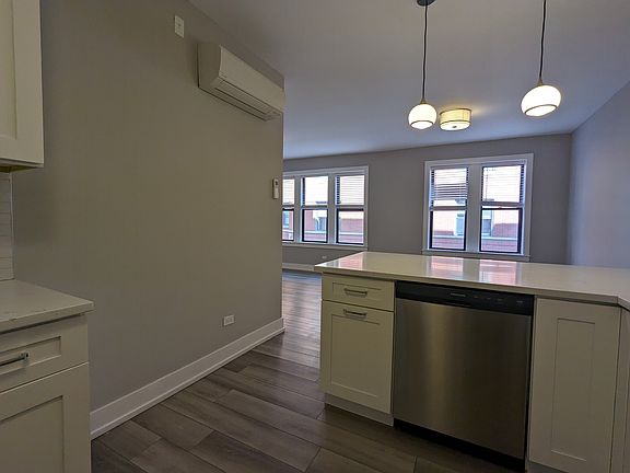 5th image of 3933 N Janssen Ave #N1