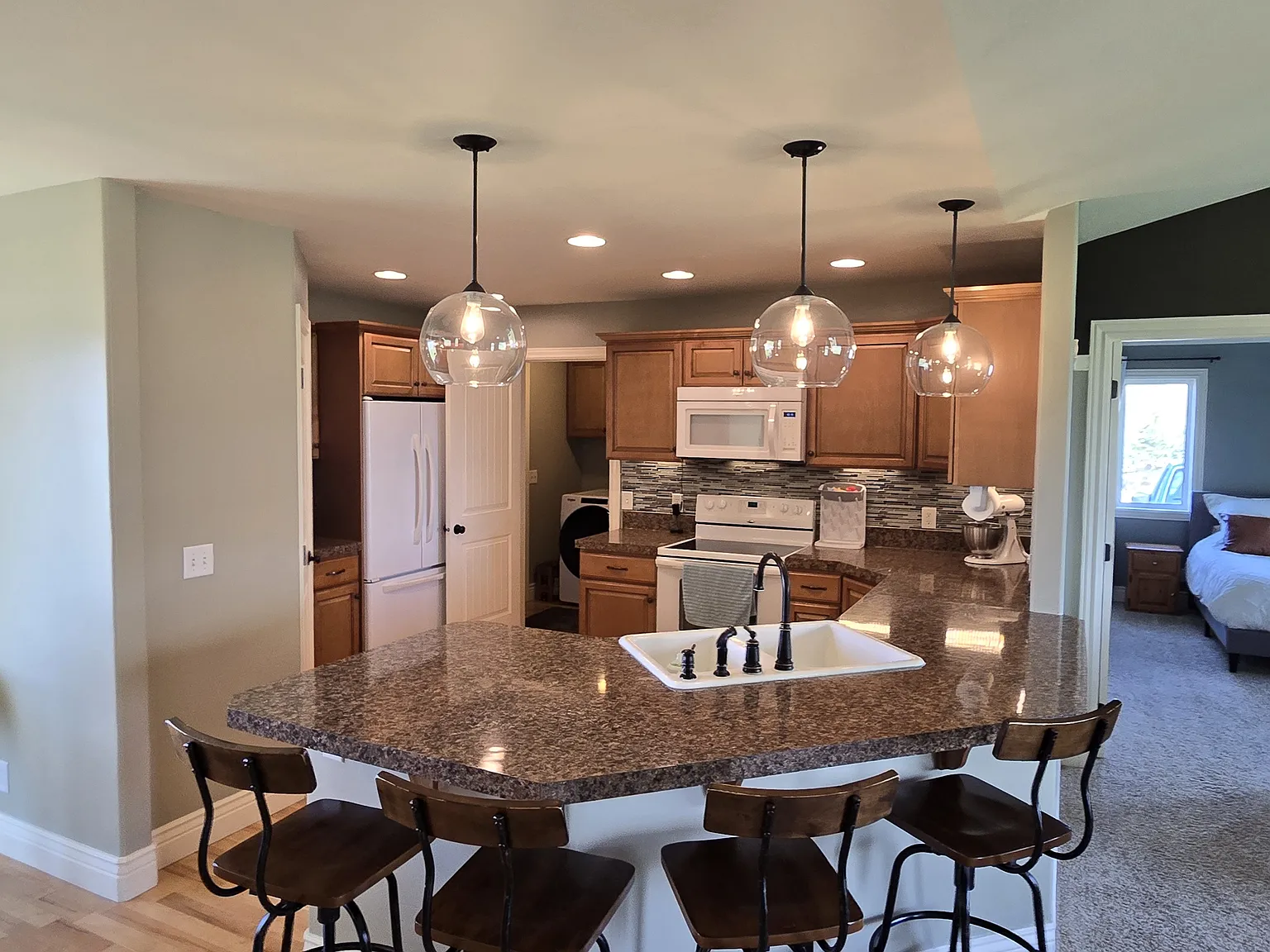3 bed, 1424 sqft, $1,900 — Photo 4