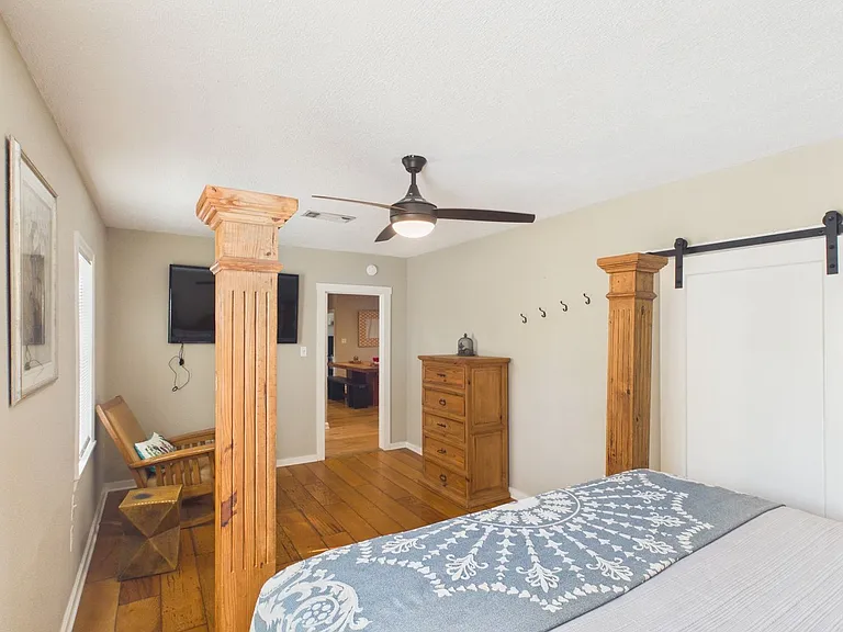 510 S Olive St — Photo 6