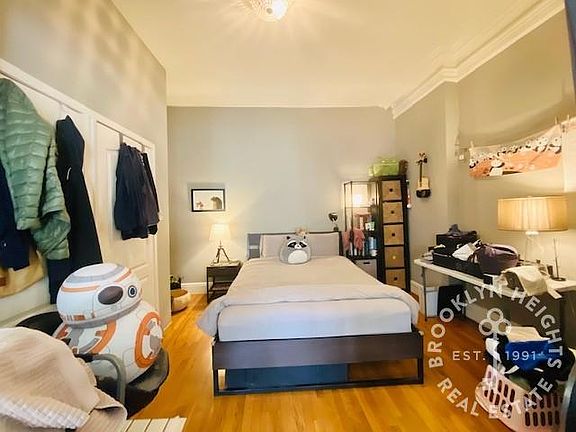 5th image of 154 Montague St APT 2R