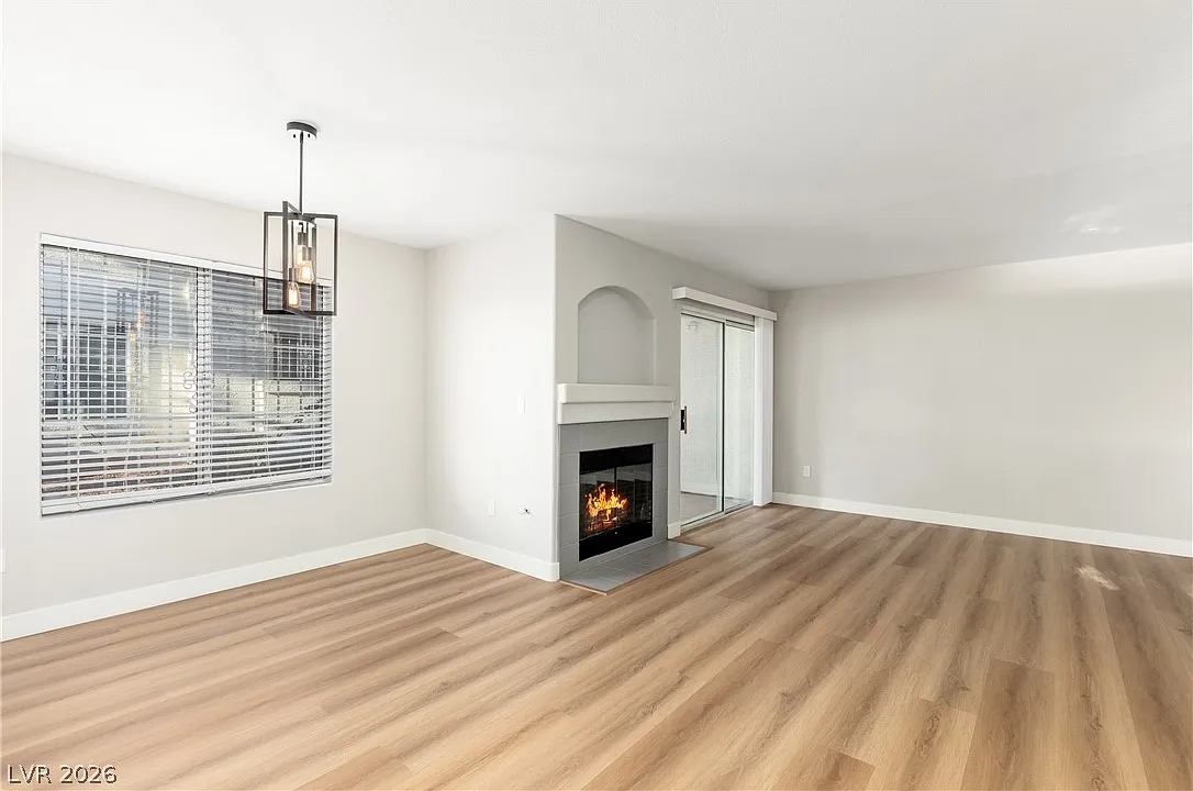 2 bed, 2.0 bath, 1081 sqft, $1,275 — Photo 2
