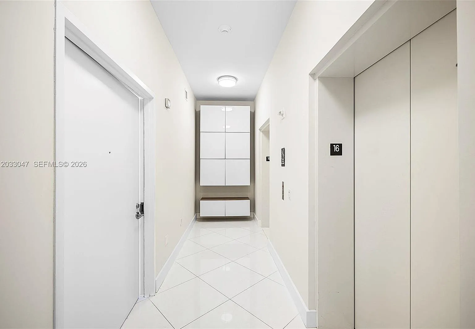 Paramount Bay Condo — Photo 2