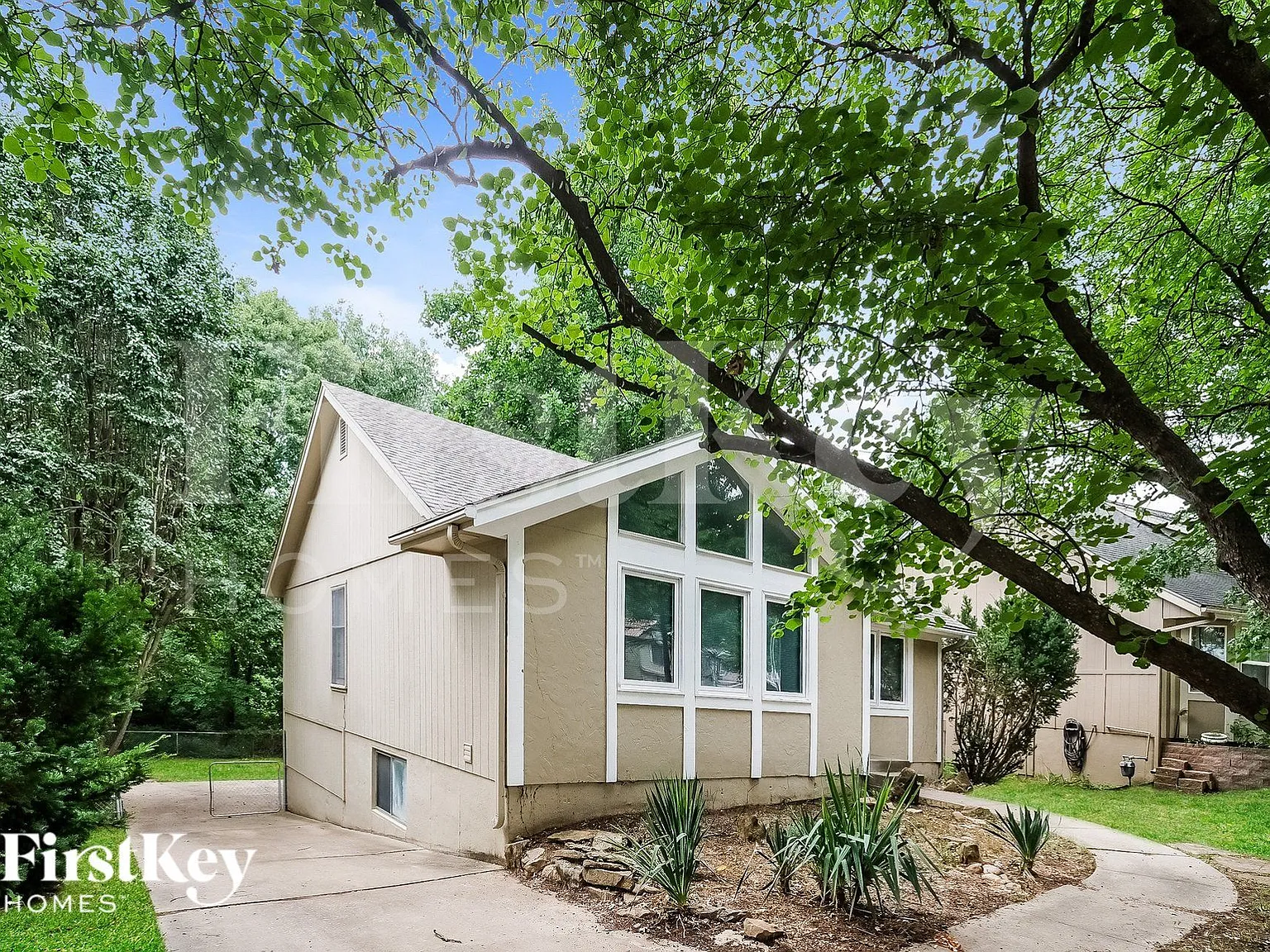 3 bed, 2.0 bath, 1896 sqft, $2,510 — Photo 3