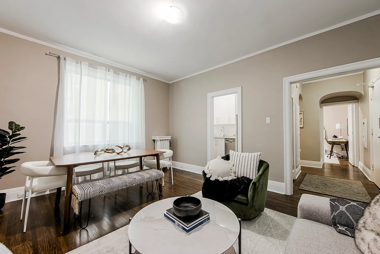 9 Tennis Crescent Toronto — Photo 4