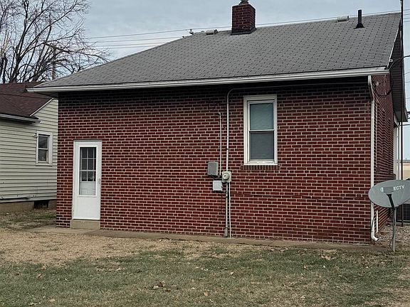 2nd image of 1155 E Columbia St