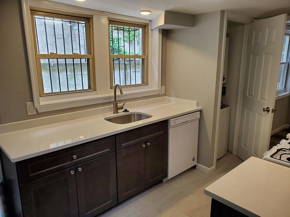 1st image of 250 S 12th St APT 1