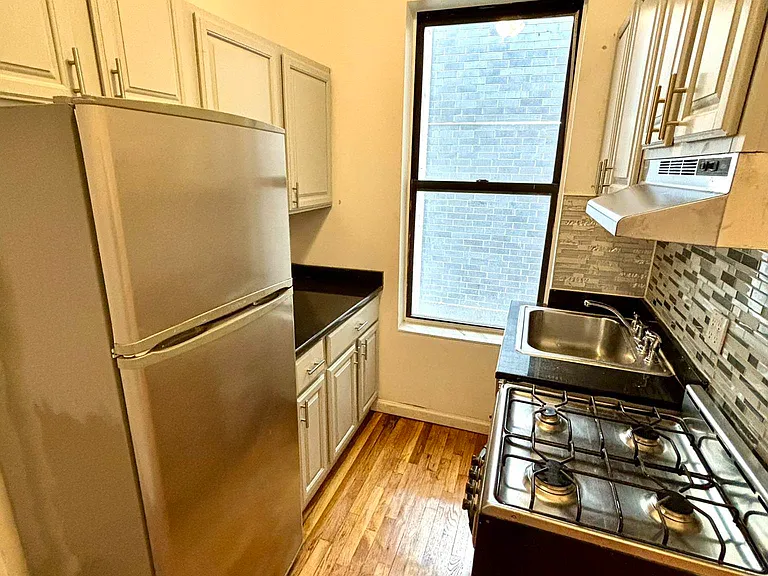 11 Avenue D #13 — Photo 6