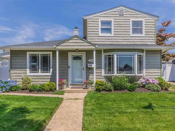 2401 Willoughby Avenue, Seaford, NY 11783