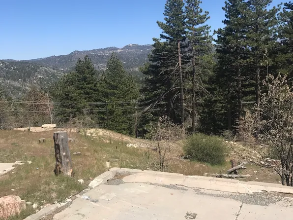 31533 Circle View Dr, Running Springs, CA 92382