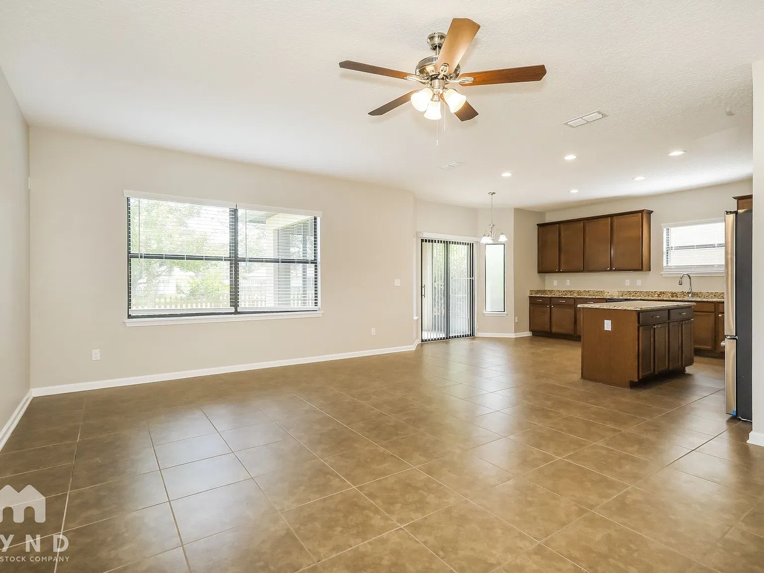 4 bed, 2.5 bath, 2474 sqft, $2,395 — Photo 3