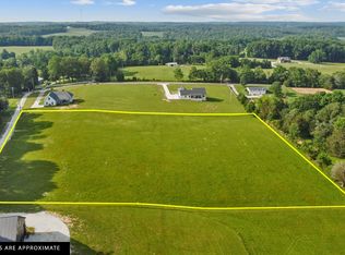 918 Steele Rd, Charlotte, TN 37036