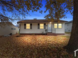 205 Perthshire Rd, Saint Louis, MO 63137